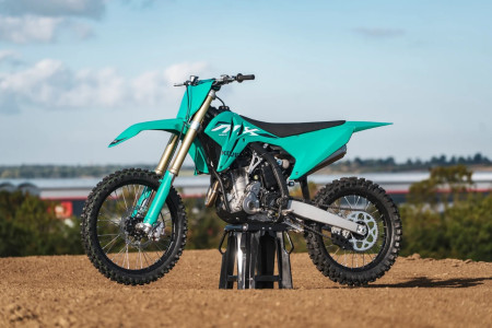 Tisková zpráva: Čínské motocykly KOVE A ZXMOTO uvidíme v celém seriálu FIM MXGP 2027